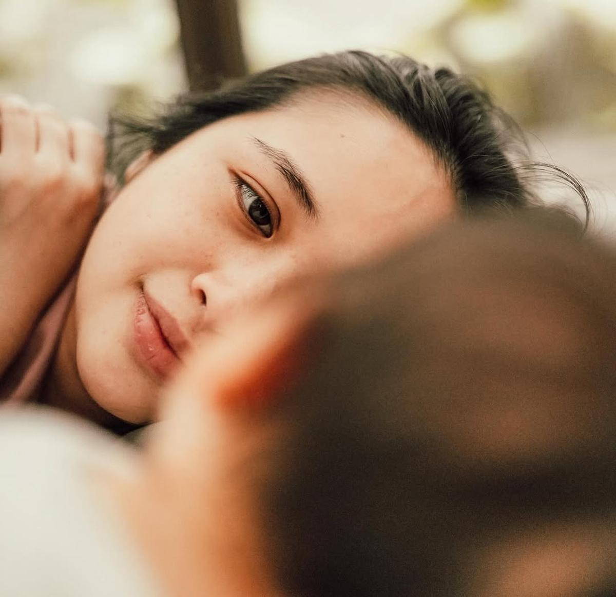 Momen Gemas Baby Agatha Menyimak Gritte Agatha saat Membacakan Buku