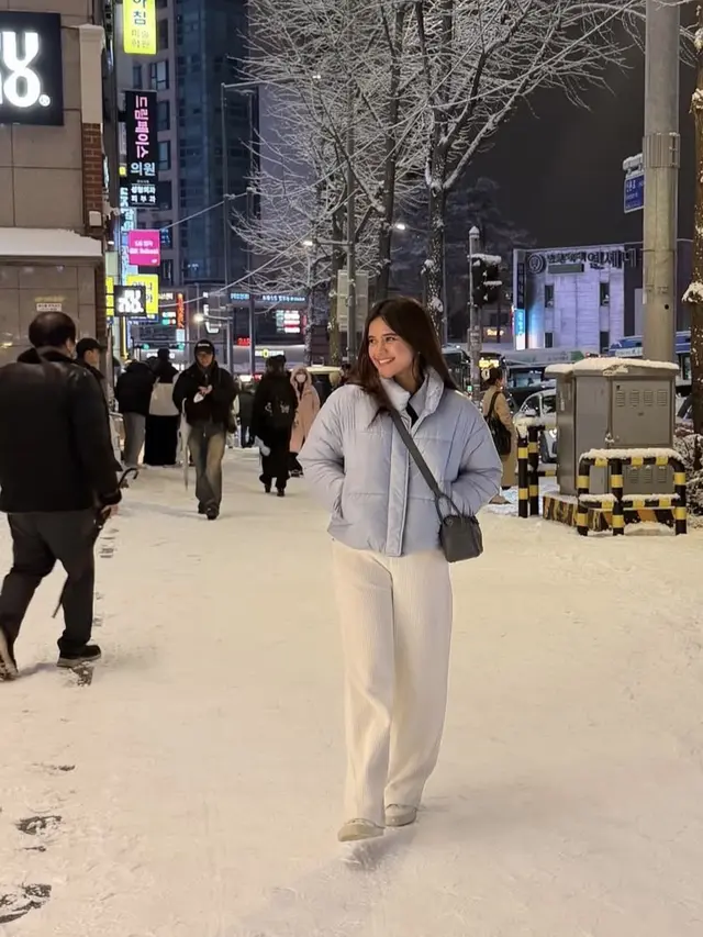 Audi Marissa di Korea Selatan saat merayakan salju pertama turun tahun ini. [@audimarissa]