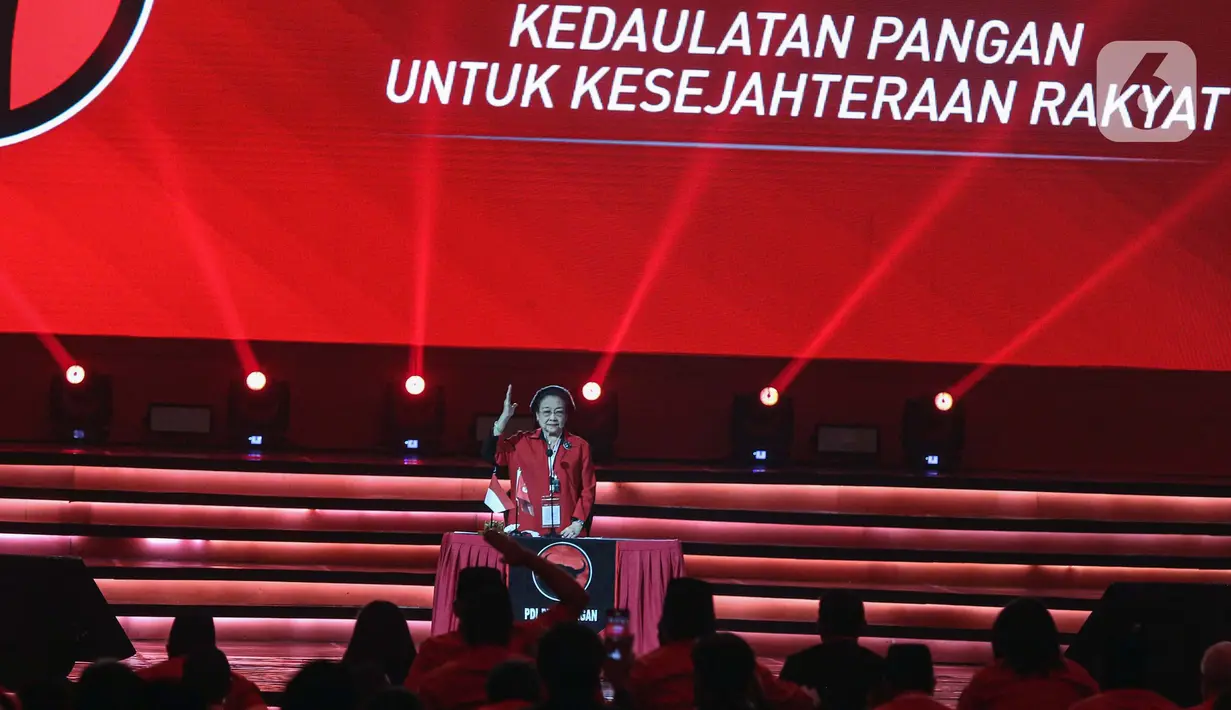 Ketua Umum PDI Perjuangan Megawati Soekarnoputri meminta seluruh kader PDIP tidak gentar dengan adanya kepungan dari partai politik lain. (Liputan6.com/Angga Yuniar)