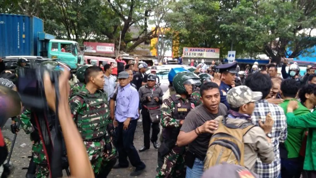 Bentrok Kunjungan Jokowi