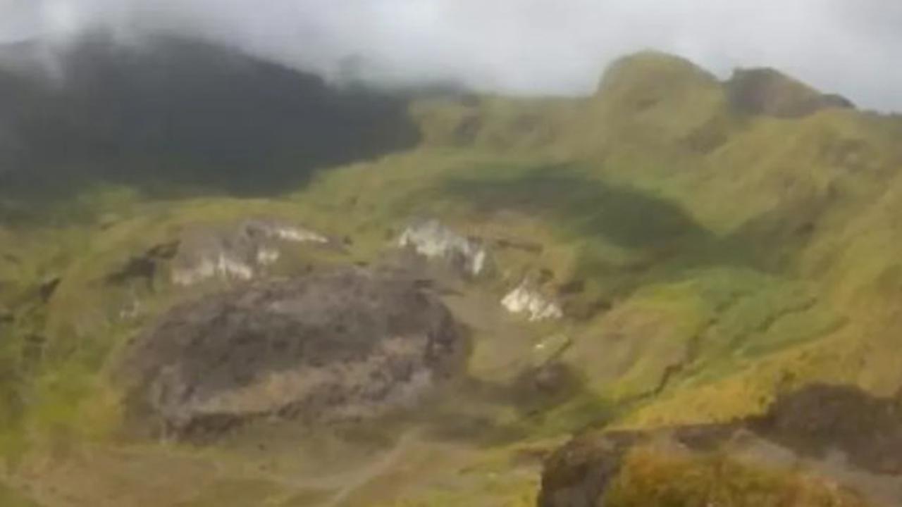 Aktivitas vulkanik Gunung Awu di Kabupaten Kepulauan Sangihe, Sulut.