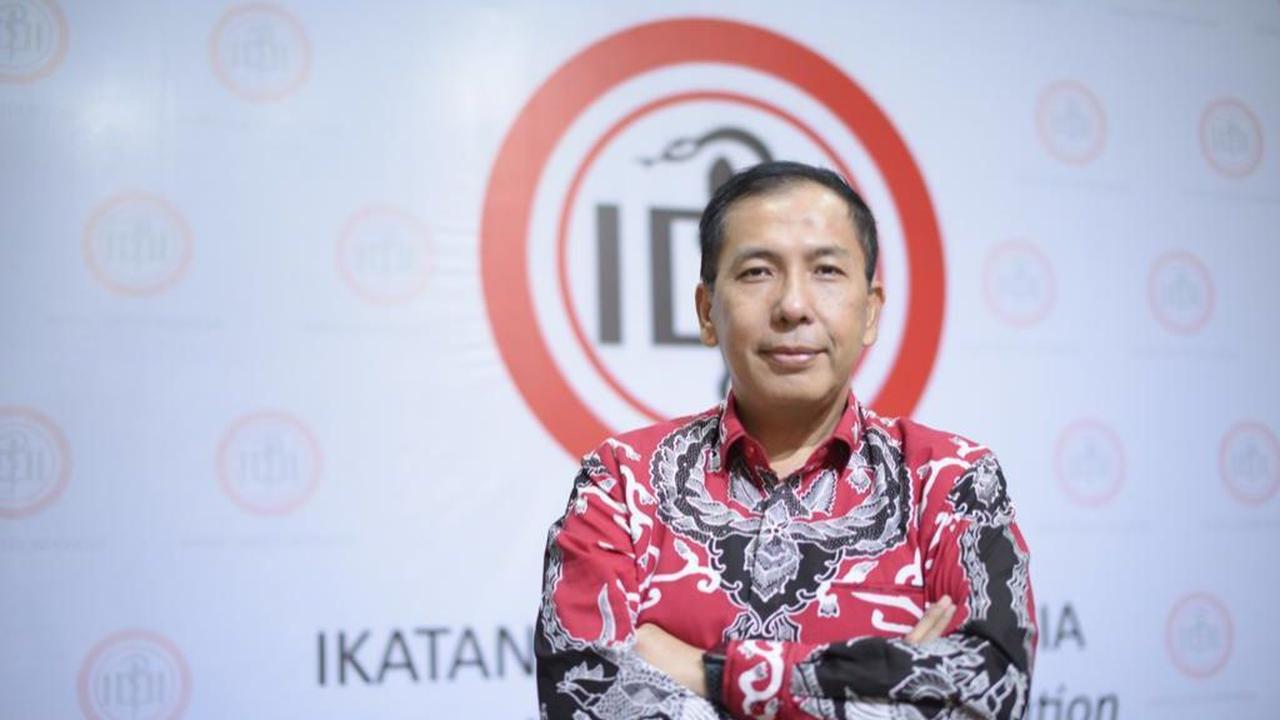 Dr. dr. Slamet Budiarto., SH., MH.Kes<br>