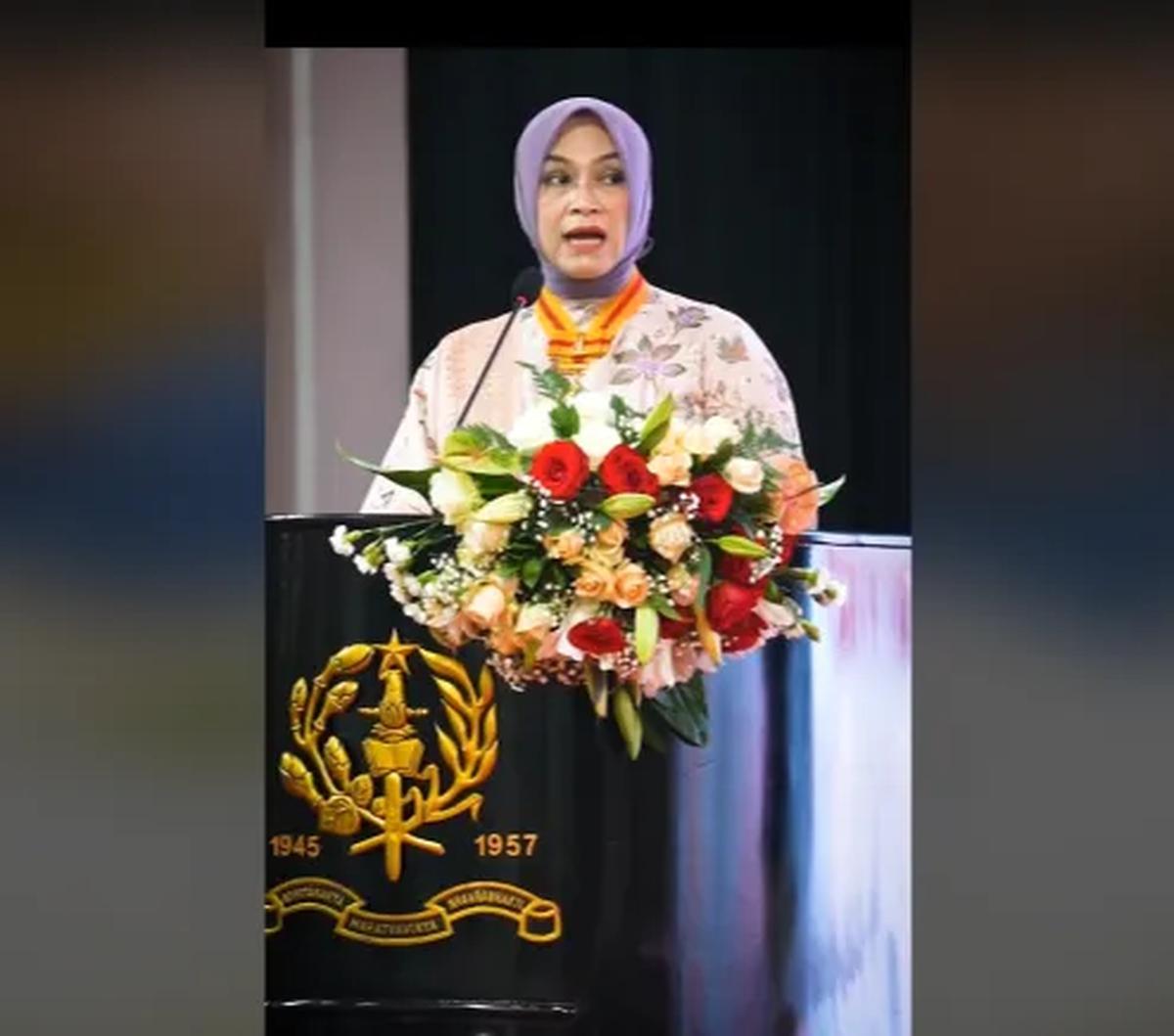 Dalam kata sambutannya, Evi mengatakan akan selalu mendorong para Taruna dan Taruni untuk selalu belajar serta berlatih dengan sungguh-sungguh.<br>