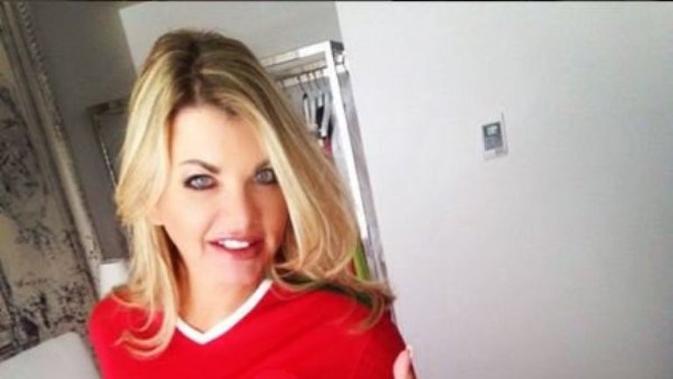 Vicky Vette (Twitter)