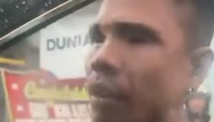 Sebuah video yang kemudian viral di media sosial memperlihatkan aksi dua orang yang diduga mata elang (matel) ribut dengan pengendara mobil di RSU Kota Tangerang Selatan. (Foto: Tangkapan layar video yang beredar).