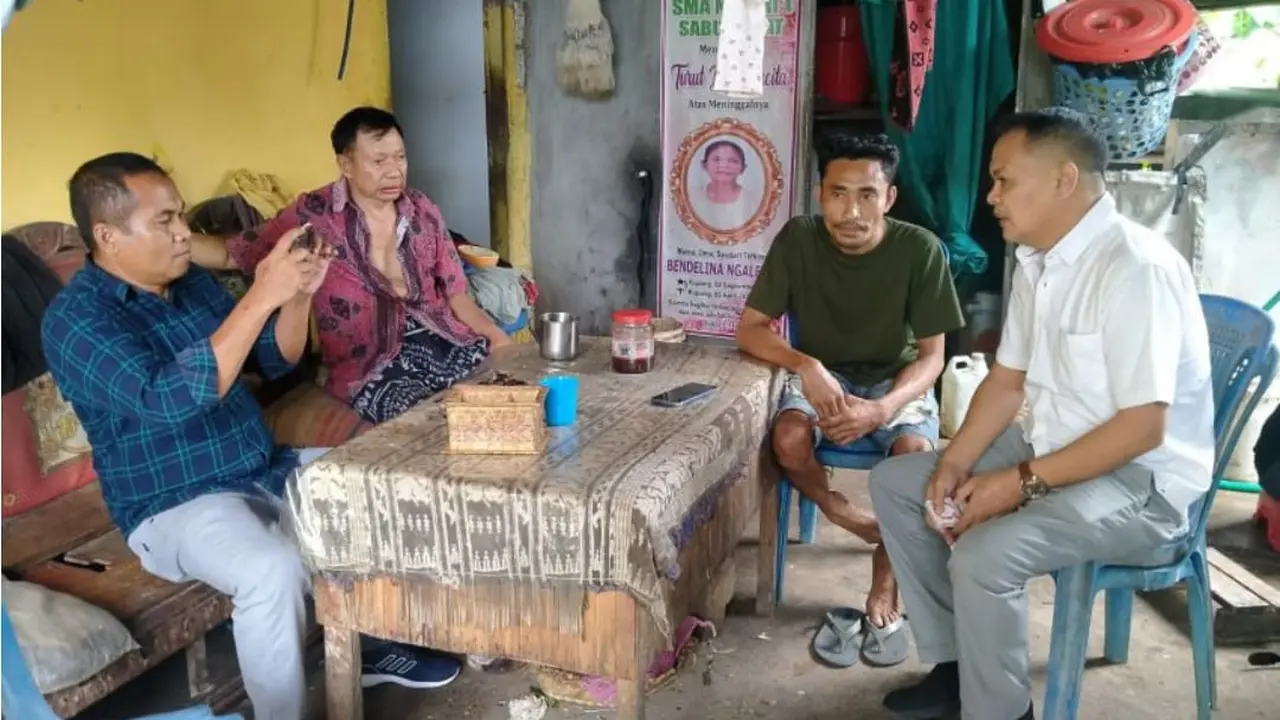 Pelarian Julius Djami Djo alias Madoke akhirnya berakhir. Ia berhasil ditangkap tim Tangkap Buron (Tabur) Kejaksaan Tinggi NTT. (Liputan6.com/Ola Keda)