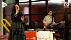 Raisa dan Dipha Barus tampil di KLY Lounge dan membawakan single terbaru mereka My Kind of Crazy.