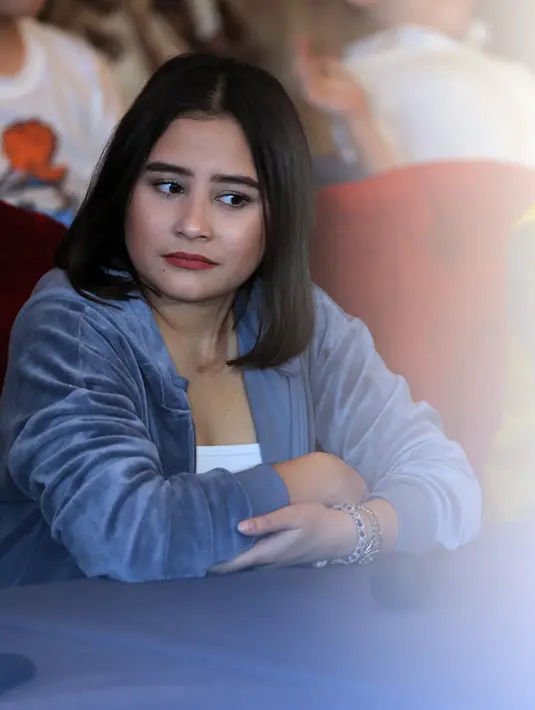 "Karena ga mungkin juga MD milih aku kalo aktingnya ga sesuai , apalagi ini aku memerankan karakter asli yang ada aslinya di dunia nyata, dan aslinya carisa juga banyak followersnya," ujarnya.  (Deki Prayoga/Bintang.com)