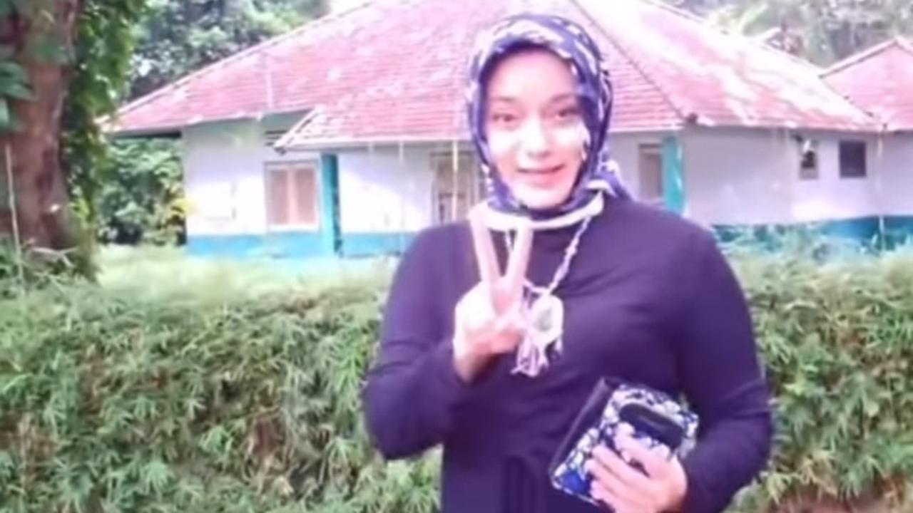 8 Potret Rumah Masa Kecil Marissa Haque, Menyimpan Banyak Kenangan Meski Kini Tak Terawat