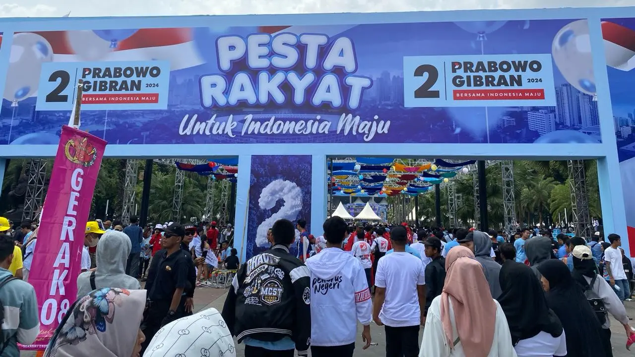 Pendukung Prabowo-Gibran Mulai Padati Stadion GBK Senayan
