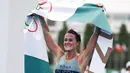 Flora Duffy dari Bermuda bereaksi setelah memenangkan kompetisi triathlon individu putri selama Olimpiade Tokyo 2020 di Taman Laut Odaiba di Tokyo pada 27 Juli 2021. (AFP/Charly Triballeau)