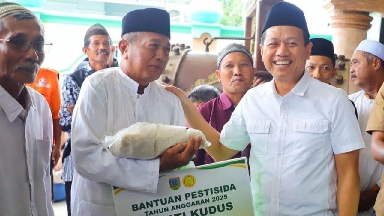 Pemkab Kudus Salurkan Bantuan Beras dan Pestisida untuk Petani Terdampak Banjir