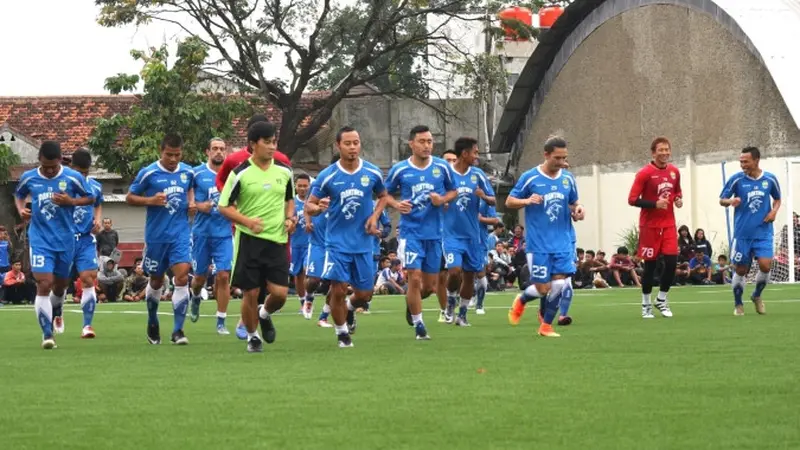 Skuat Persib Bandung berlatih  Lapang Lodaya, Kota Bandung