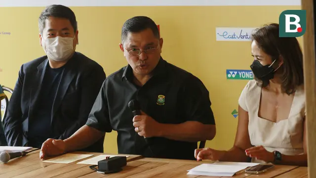 Sekjen PSBSI, Muhammad Fadil Imran, memberikan keterangan saat jumpa pers Indonesia Open 2022 di BCA Tower, Jakarta, Rabu (25/5/2022). (Bola.com/M Iqbal Ichsan)