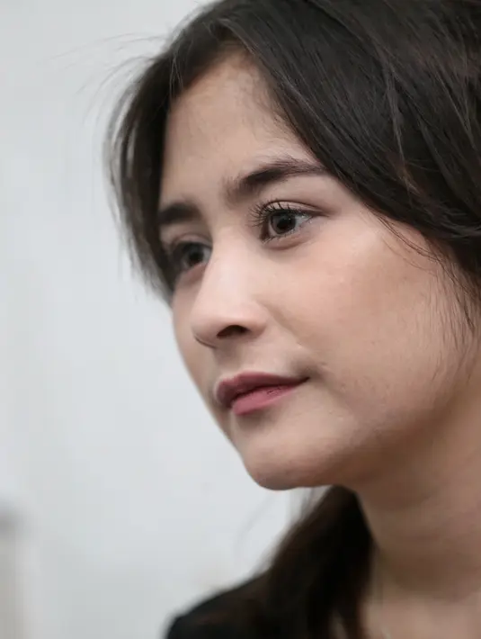 Menurut Prilly, bahwa Rassya merupakan sosok lelaki yang baik dan dewasa. Meski demikian, ia mengakui bahwa Rassya bukanlah type cowok romantis. (Adrian Putra/Bintang.com)