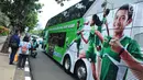 Bus tingkat wisata melintas di depan Balai Kota DKI Jakarta, Rabu (11/10). Bus ini merupakan Coorporate Social Responsibility (CSR) dari PT Netsle Indonesia untuk dioperasikan PT. Transportasi Jakarta. (Liputan6.com/Helmi Afandi)