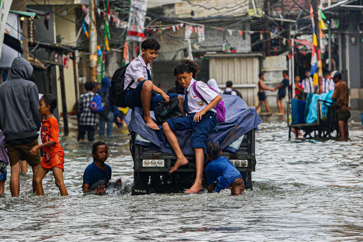 Banjir rob rendam Muara Baru