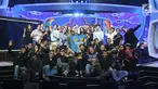 Sejumlah mahasiswa Universitas Virginia foto bersama saat berkunjung di Studio Indosiar, Daan Mogot, Jakarta, Kamis (31/5). Kunjungan tersebut untuk mengetahui bagaimana sebuah perusahaan media itu bekerja. (Liputan6.com/Arya Manggala)