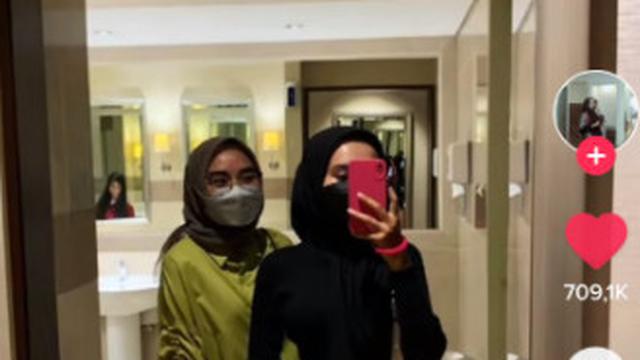 Merinding, Usai Nonton KKN di Desa Penari, Wanita Ini Lihat Penampakan Saat Mirror Selfie