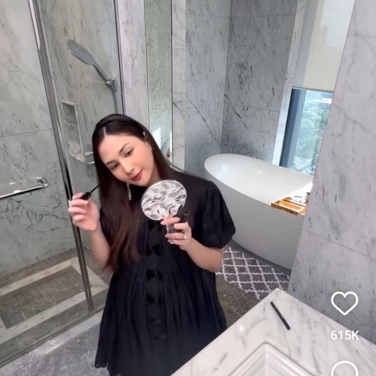 5 Potret Kamar Mandi Mewah Jessica Mila & Yakup Berlapis Marmer di Penthouse Rp50 Miliar Kawasan SCBD Jakarta