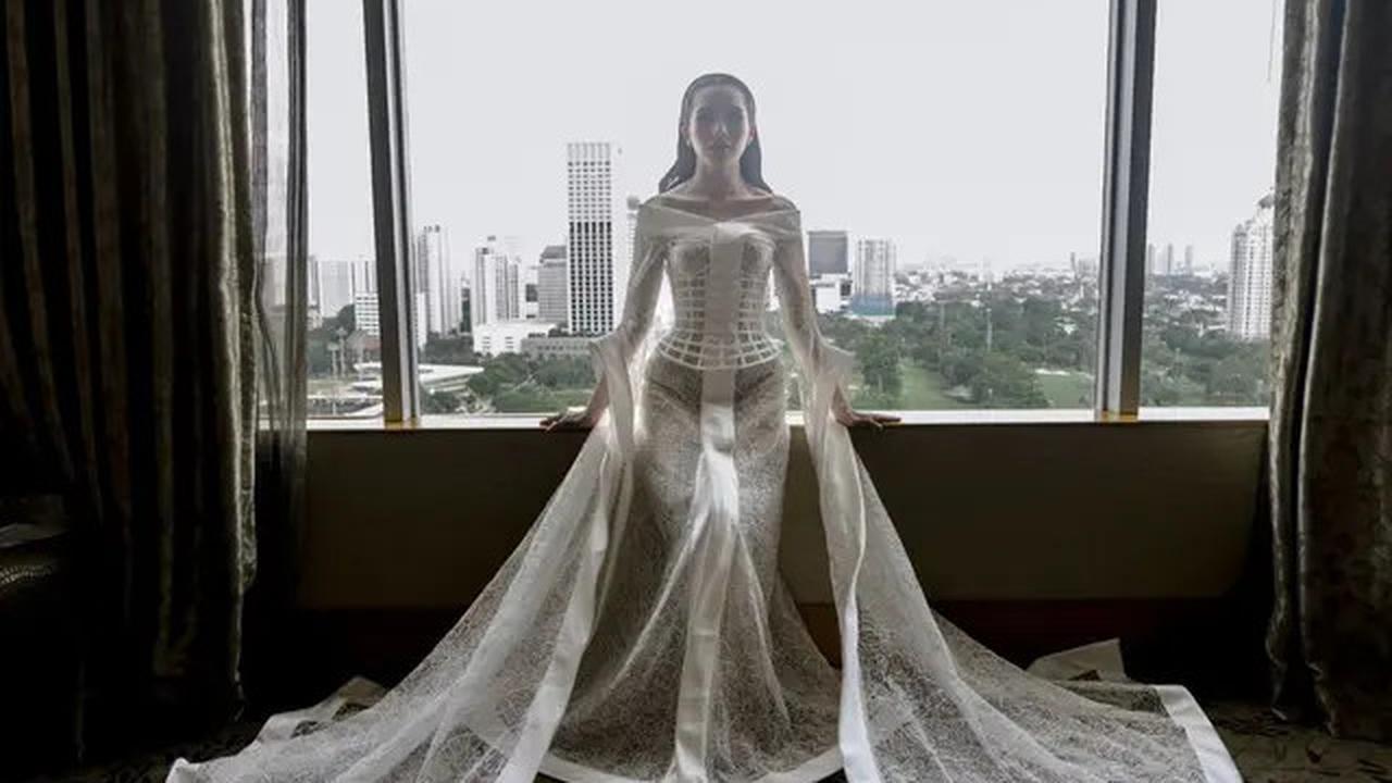 11 Model Bridal Robe Artis Indonesia, Mewah, Elegan, dan Sarat Makna