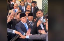 Mayor Teddy 'Warning' Pengawal Mesir Grasak Grusuk saat Prabowo Mau Masuk Mobil, Kata-katanya Ramai Disorot