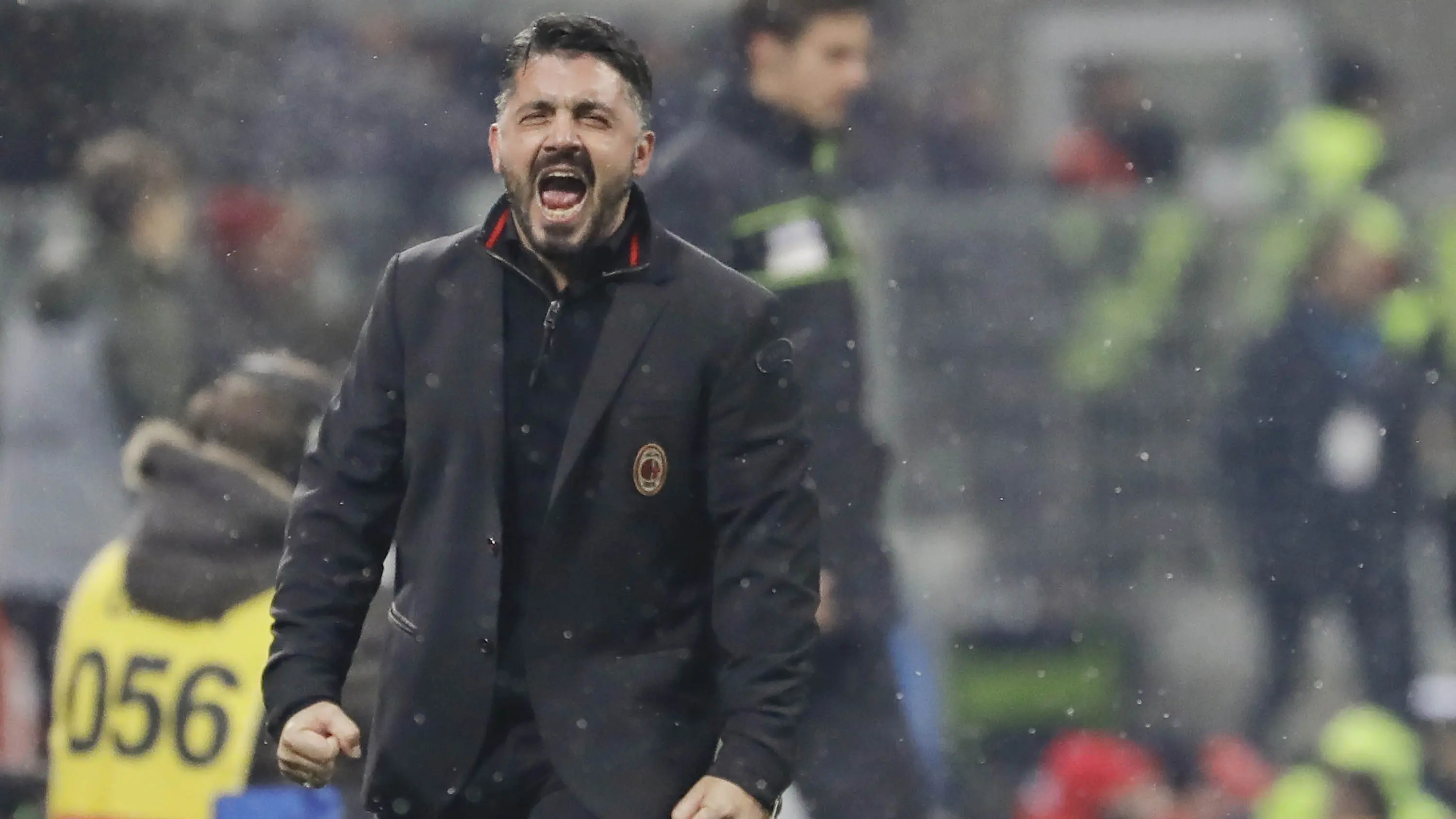 Pelatih AC Milan, Gennaro Gattuso, melakukan selebrasi usai AC Milan mengalahkan Bologna 2-1 pada laga Serie A di San Siro. (AP/Luca Bruno)