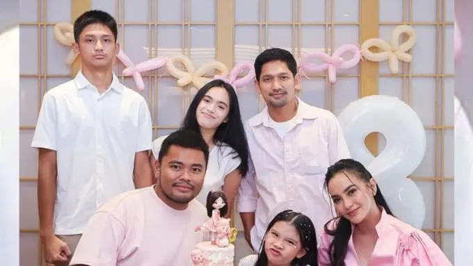 Potret Ririn Ekawati dan Ibu Jamil Rayakan Ulang Tahun Cattleya Sang Putri (credit: https://www.instagram.com/ririnekawati/ dan https://www.instagram.com/dedyloy/)