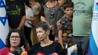 Seorang nenek asal Israel berusia 85 tahun menggambarkan penderitaan yang dialaminya selama 17 hari sebagai seorang sandera Hamas (AFP).