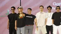 Isa Setyawan, mahasiswa tingkat akhir UPN “Veteran” Yogyakarta ini berhasil memulai debutnya di industri fesyen tanah air dalam Jogja Fashion Trend 2023, Minggu (16/7/2023) malam.