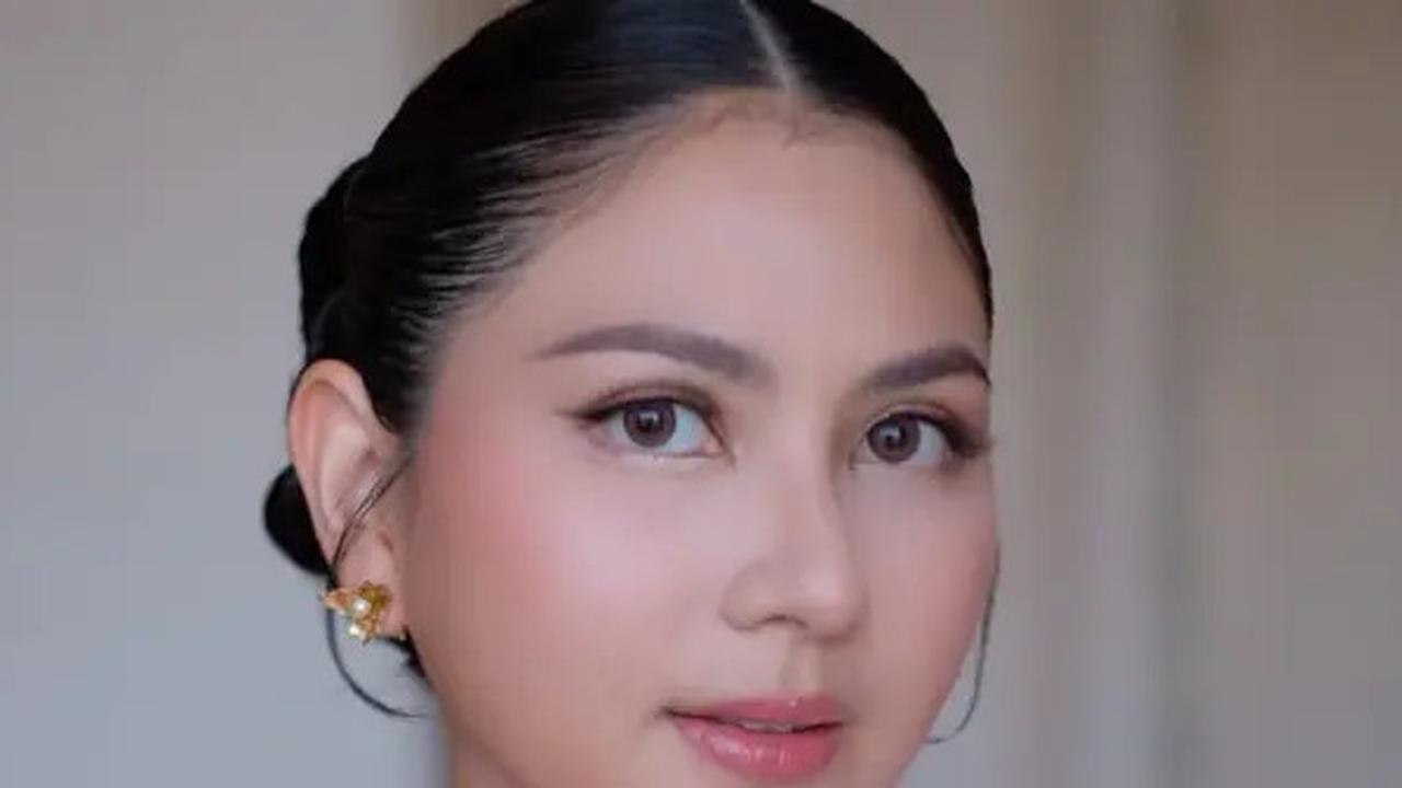 6 Potret Cantik Menawan Jessica Mila Pakai Outfit Serba Pink di Momem Pembaptisan Sang Putri, Anggun Berkebaya dan Kain Songket Khas Batak