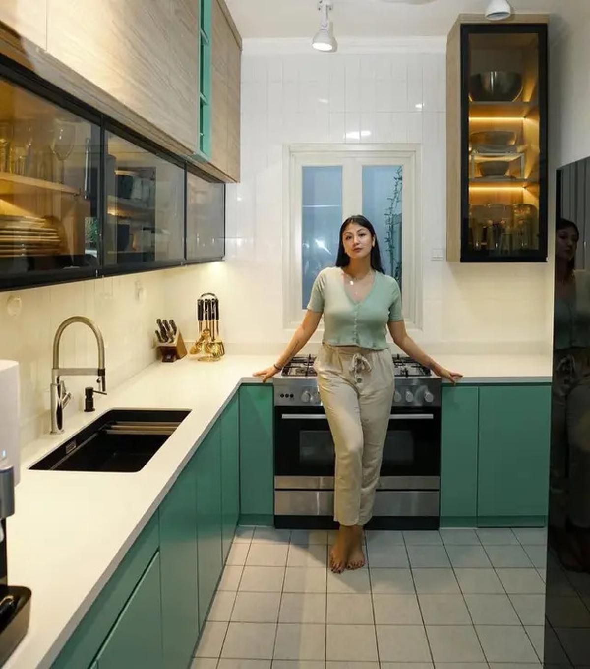 Potret Dapur Sharena Delon, Inspirasi Dapur Mungil yang Estetik dan Fungsional