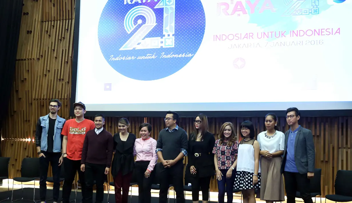 Dilanjutkan dengan penampilan band asal Bandung Noah. Dengan membawakan lagu lawasnya, Langit Tak Mendengar, NOAH yang digawangi Ariel, Uki, Lukman dan David itu semakin memanaskan ribuan penonton yang memadati Istora Senayan.(Andy Masela/Bintang.com)