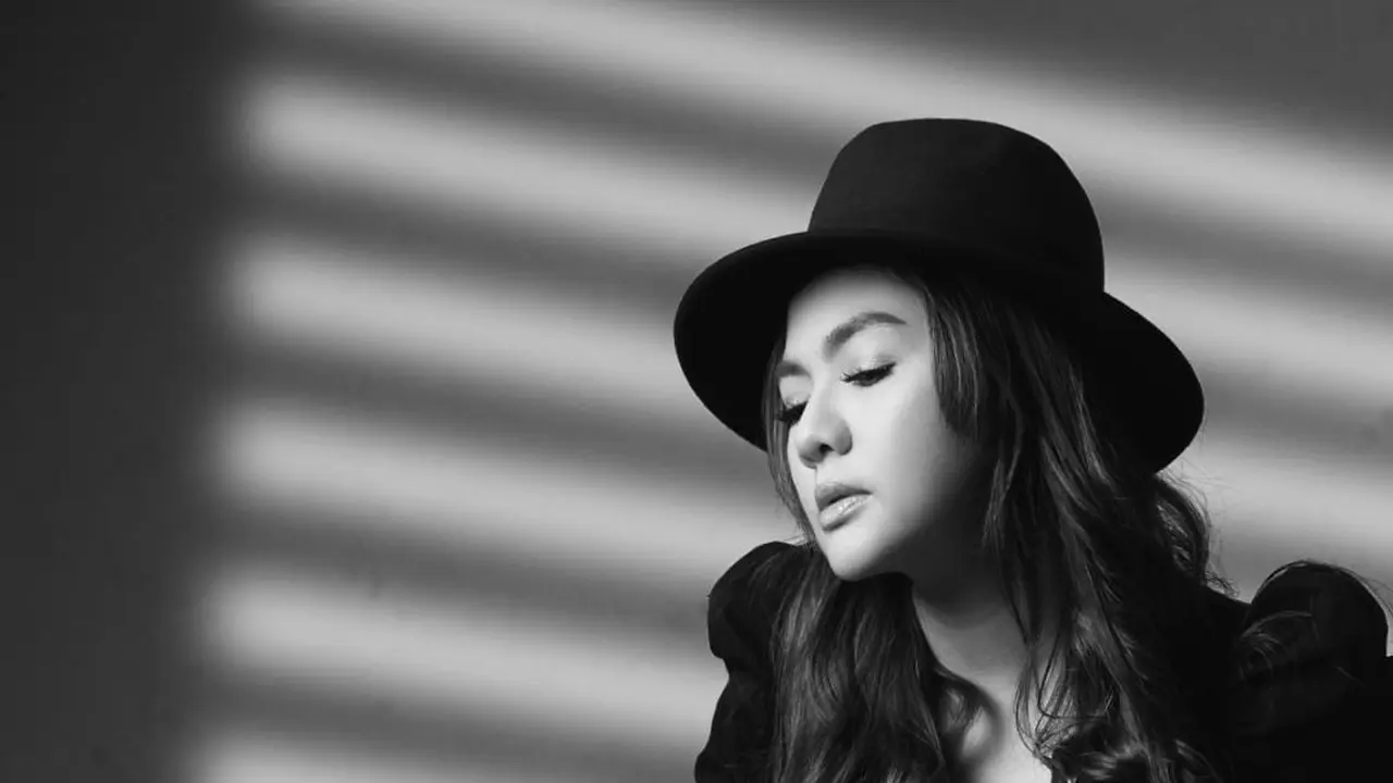 Vicky Shu comeback dengan Lagu Sayangnya Masih Sayang, jadi penyanyi sekaligus songwriter