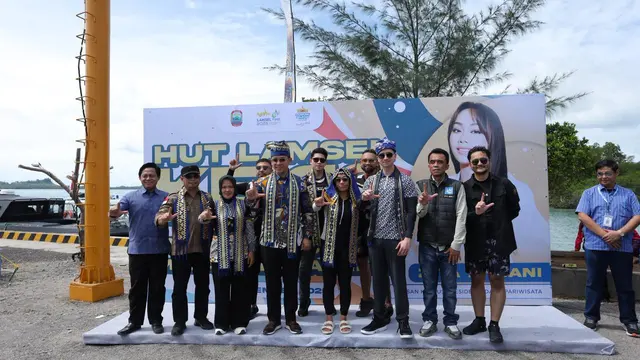 HUT Lamsel ke-69 Dibuka Spektakuler: Penyeberangan Jetski 30 KM hingga Rekor MURI Tari Tuping