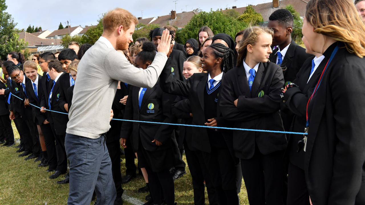 Akibat Aturan New Normal, Seragam Sekolah Tradisional Inggris Terancam Dipensiunkan