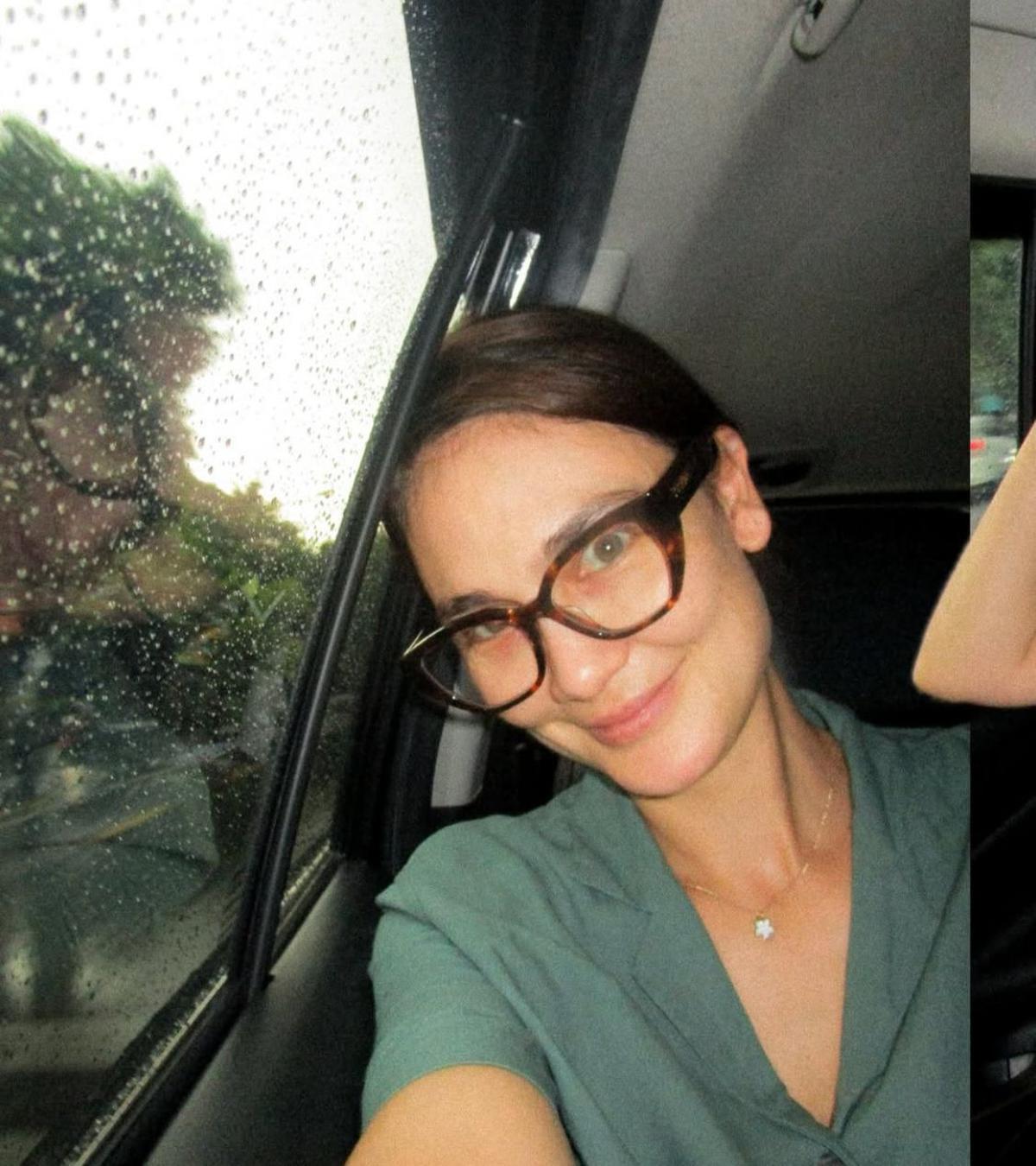 6 Potret Momen Langka, Luna Maya Tampil Tanpa Makeup dan Tetap Memesona