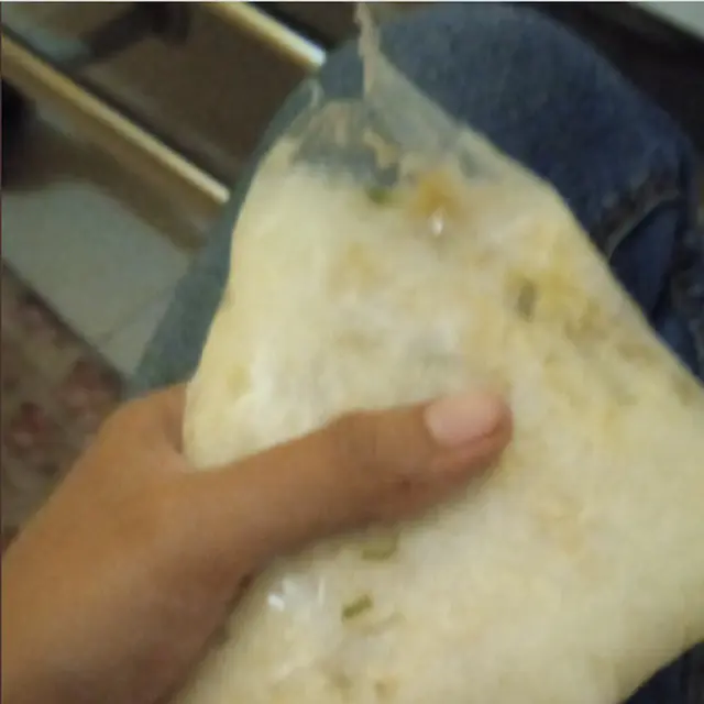 6 Potret Nyeleneh Makan Bubur Ayam Langsung dari Plastik, Disebut Sekte Baru