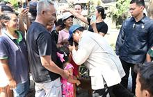 Peluk Cium Prabowo ke Anak Korban Banjir Bali, Duduk Bareng Warga Tinjau Lokasi