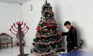 Tim Penjinak Bom (Jibom) Brimob Polda Lampung diterjunkan untuk memastikan Misa malam Natal berlangsung aman dan kondusif. (Dok. Istimewa).