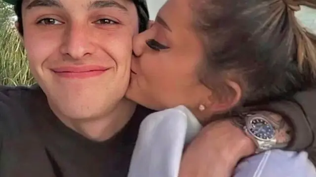 7 Potret Kebersamaan Ariana Grande dan Dalton Gomez yang Dikabarkan Bakal Cerai