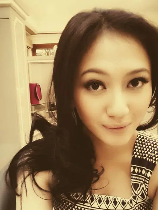 Suci Patia dikabarkan telah lulus dari SMA Bakti Mulya pada 2014 lalu. Setelah lulus SMA, putri cantik Aa Gatot itu dikabarkan masuk sebagai mahasiswa pada tahun 2015 di FIB Universitas Indonesia. (facebook.com/suci.brajamusti)