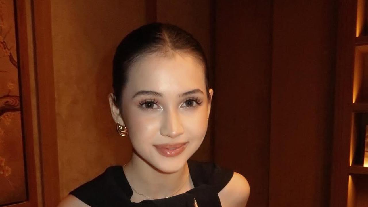 7 Potret Ulang Tahun Sandrinna Michelle ke-18 Tahun, Dirayakan Bareng Junior Roberts Sang Kekasih - Dapat Ucapan Juga dari Adik
