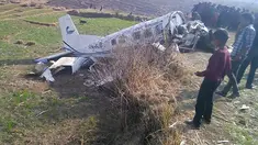 Sebuah pesawat kecil milik Kasthamandap Airlines jatuh di wilayah pegunungan bagian barat Nepal, Jumat (26/2). Pesawat yang membawa 11 orang itu jatuh ketika hendak melakukan pendaratan darurat. (REUTERS/Kamal Bahadur Shahi)