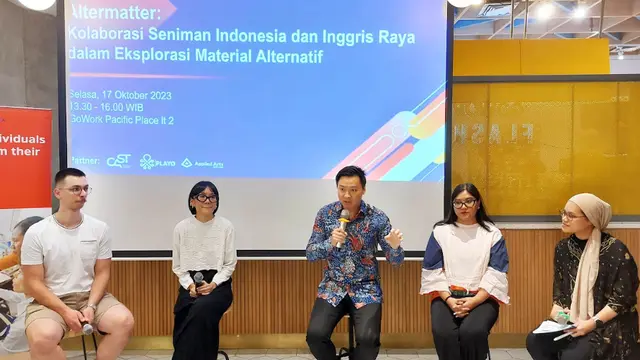 Summer Xia menjelaskan program British Council yang bergerak dibidang kesenian