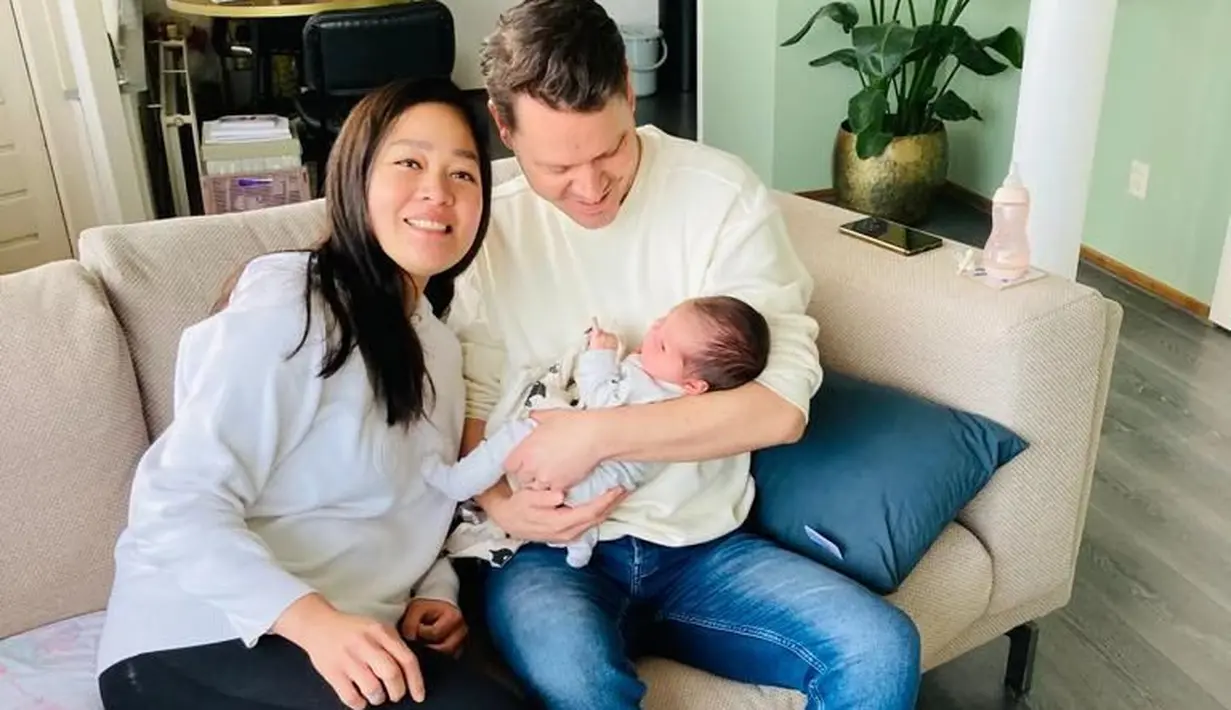 Gracia Indri menikah dengan Jeffrey Slipjen pada 20 November 2021. Keduanya kini telah dikaruniai seorang putri bernama Nova yang lahir pada 23 November 2022. [Foto: Instagram/graciaz14]
