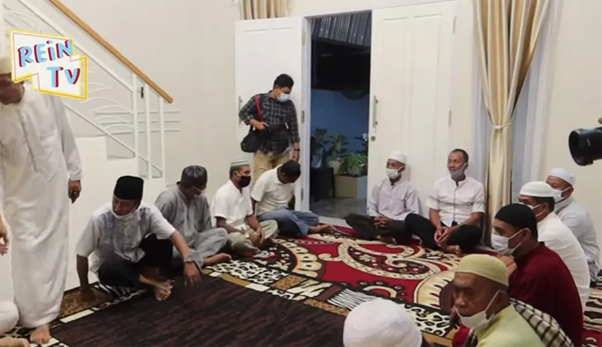 Rey Mbayang dan Dinda Hauw (Youtube/Rein Tv)