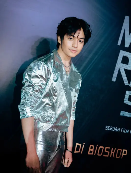 Unggahan Angga Yunanda disambut hangat rekan selebritas hingga penggemar. “Naksir,” cetus Shenina Cinamon, pacar bintang sinetron Mermaid In Love, di kolom komentar. “Congratulations,” sahut fotografer Glenn Prasetya. “Aaaak! Ganteng banget,” seru akun @naadi****. “Mau bilang sayang, tapi bukan pacar,” keluh @meli****. Bisa aja netizen. (Foto: Dok. Instagram @anggayunandareal16)