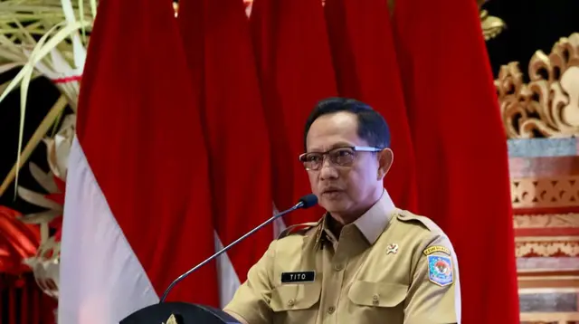 Mendagri Tito Karnavian saat menjadi narasumber pada Rapat Koordinasi Kesiapan Penyelenggaraan Pilkada Serentak Tahun 2024 Wilayah Bali &amp; Nusa Tenggara yang berlangsung di Bali Nusa Dua Convention Center, Badung, Bali, Selasa (30/7/2024).