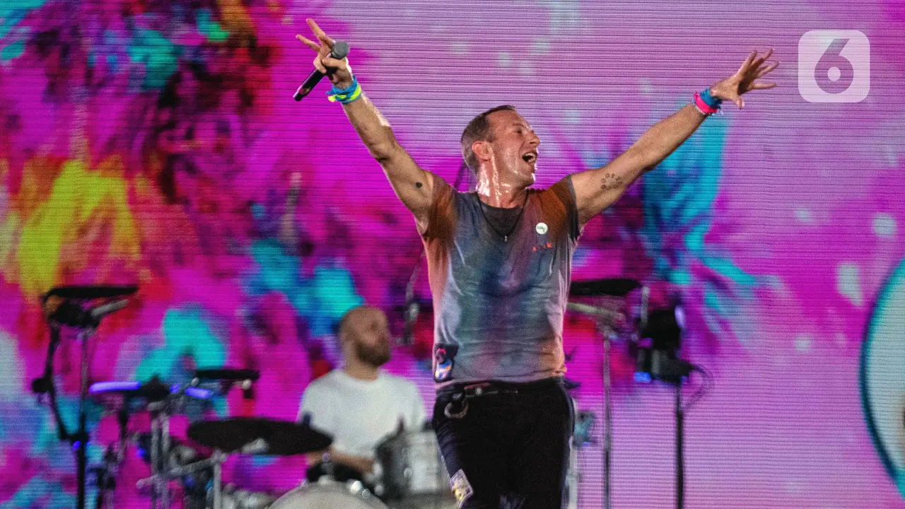 Coldplay Tak Kibarkan Bendera Pelangi di Indonesia, Ternyata Diganti